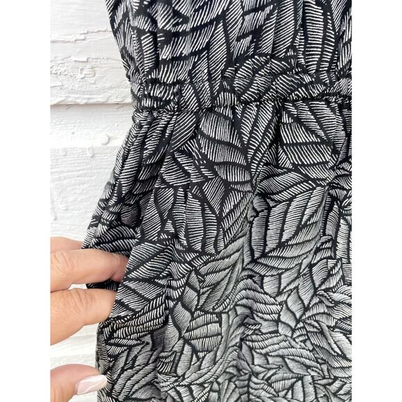 GAP Dress Size S Black Leaf Pattern Short Sleeved Bloused Waist Minimalist - Picture 4 of 6